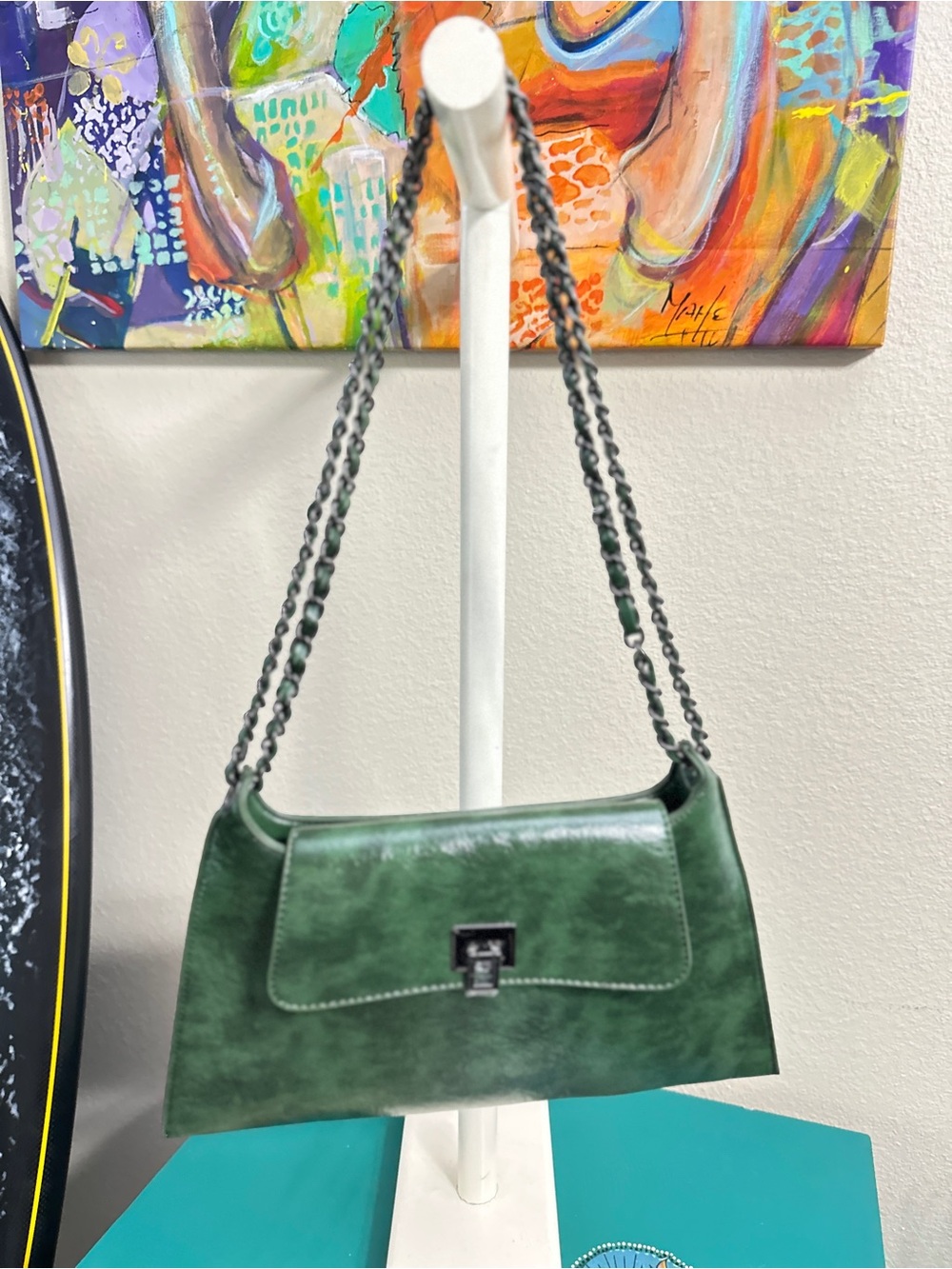 Women's Green Shoulder Bag - Classic Chain Strap